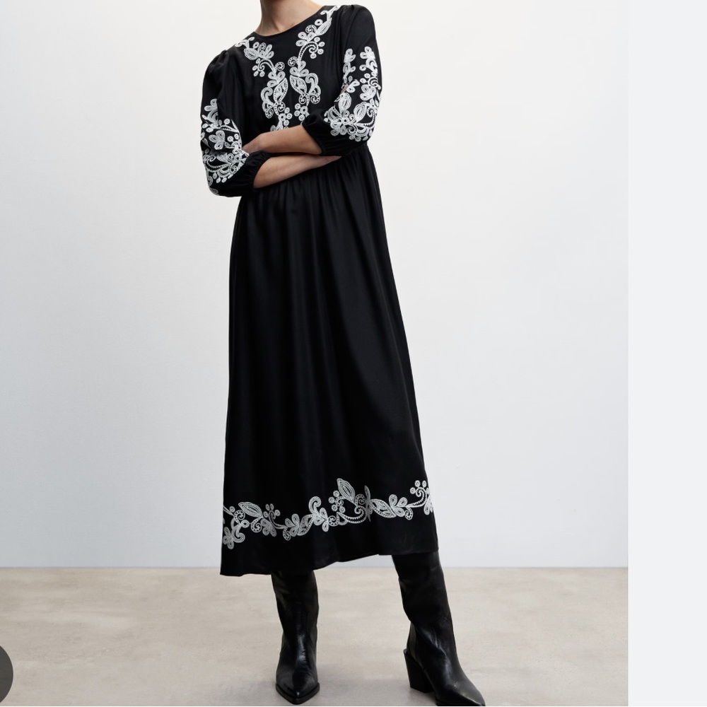 MANGO Ethnic embroidery dress.
